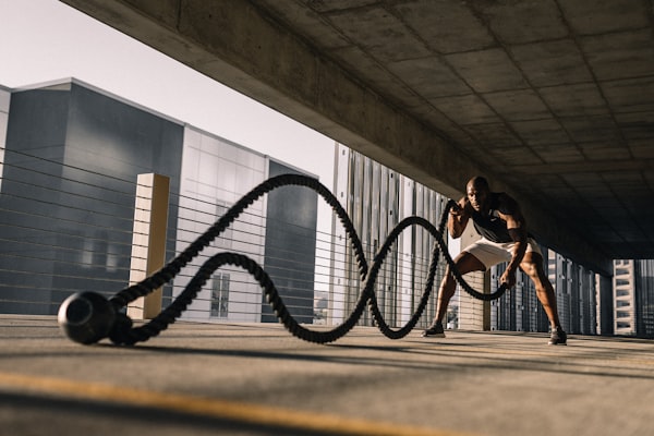 德国国家足球队赛前合影，球员们身穿白色战袍